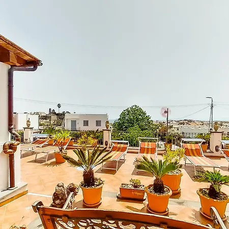 Villa Artemis Suites *